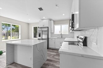 6120 SW 63rd St in South Miami, FL - Building Photo - Building Photo