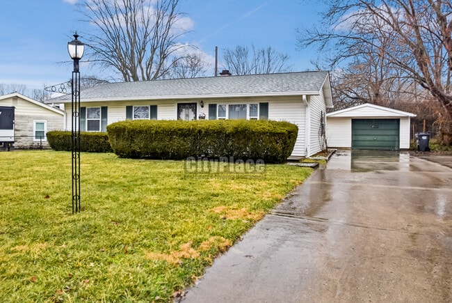 property at 604 E Pearl St