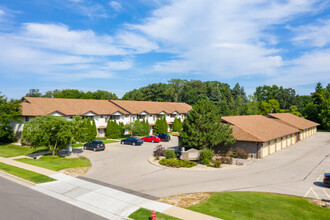 Villa Rae Apartments in Kenosha, WI - Building Photo - Building Photo