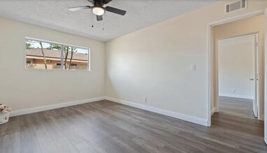 2692 N Berkeley St in Orange, CA - Foto de edificio - Building Photo