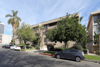 700 S Hobart Blvd in Los Angeles, CA - Building Photo - Building Photo