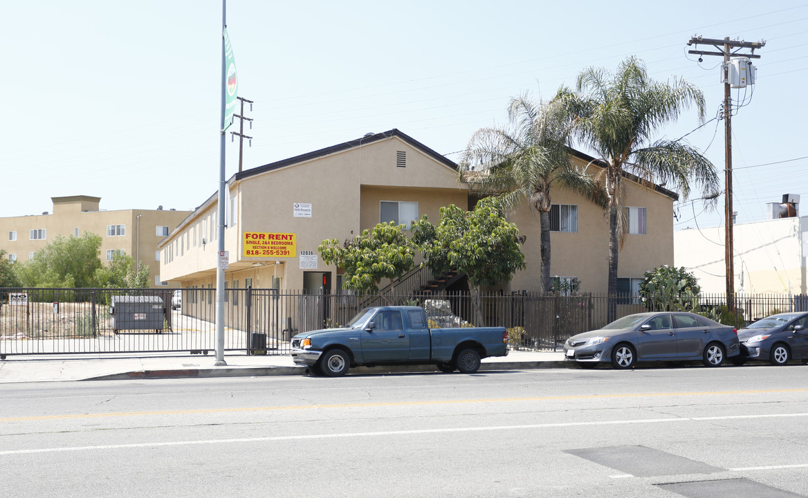 12036 Saticoy St in North Hollywood, CA - Building Photo