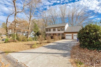 1049 Seven Springs Cir NE in Marietta, GA - Building Photo - Building Photo