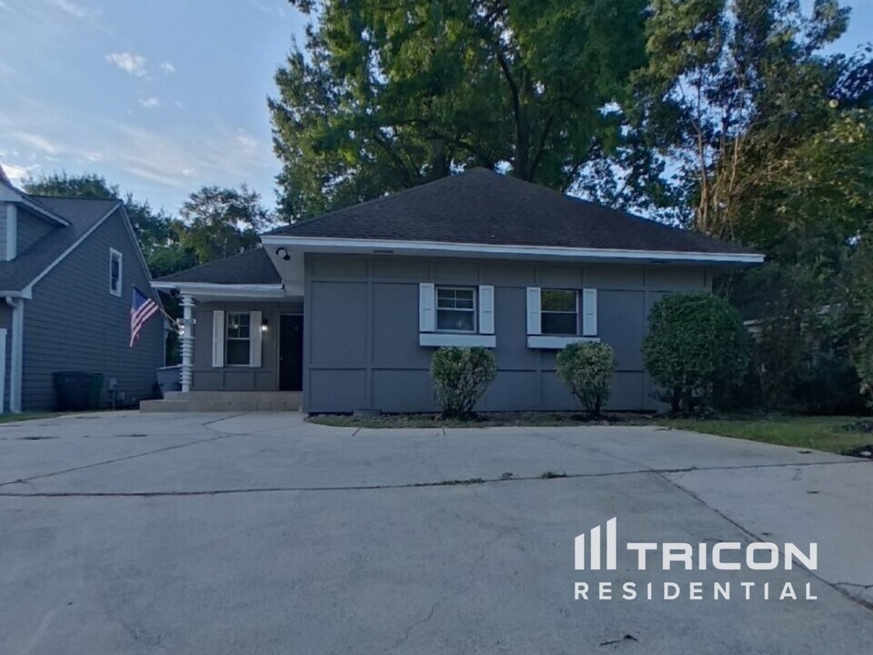 2001 Kenilworth Ave in Charlotte, NC - Building Photo