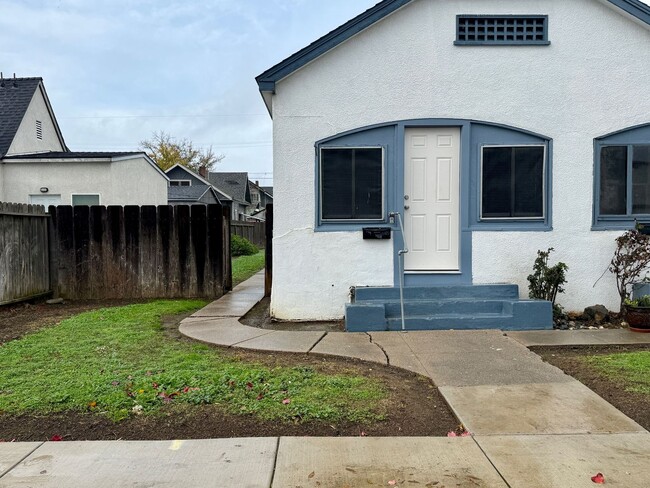 247 S Shasta St in Willows, CA - Building Photo - Building Photo
