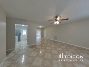 8234 Vassar Cir in Tampa, FL - Building Photo - Building Photo