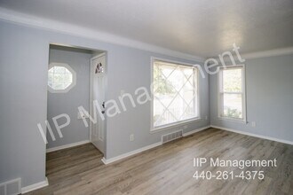 4086 Hinsdale Rd in South Euclid, OH - Building Photo - Building Photo