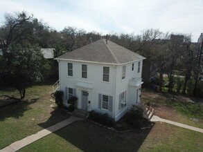 3211 Tom Green St in Austin, TX - Foto de edificio - Building Photo