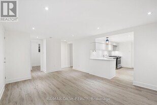 263 Boston Ave in Toronto, ON - Building Photo