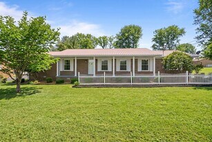 215 Hill St in Estill Springs, TN - Building Photo