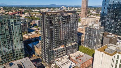 Residences at 11W in Portland, OR - Foto de edificio - Building Photo