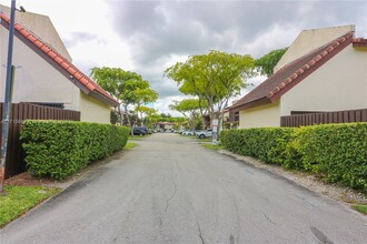 3808 SW 52nd Ave in Hollywood, FL - Building Photo - Building Photo