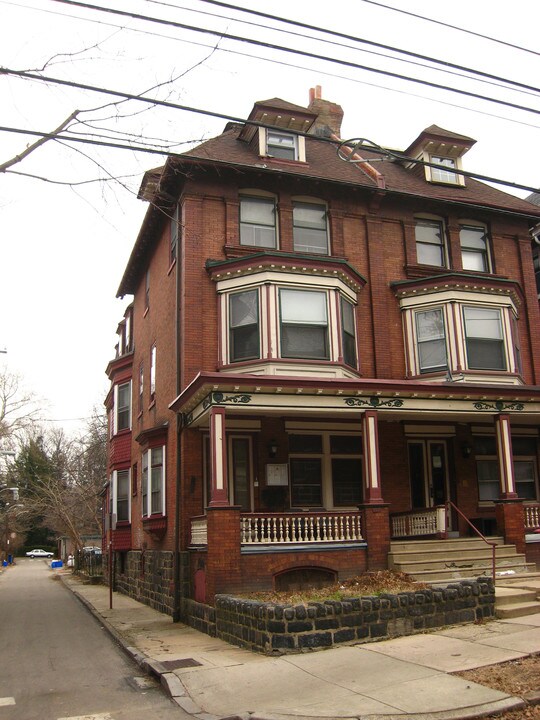 321-323 S 43rd St in Philadelphia, PA - Building Photo