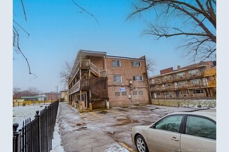 7530 S Saginaw Ave in Chicago, IL - Building Photo - Building Photo