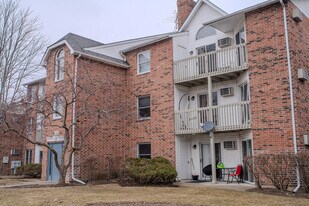 1345 Cunat Ct in Lake In The Hills, IL - Building Photo