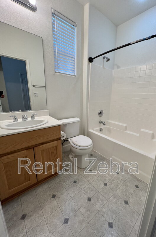 459 Jacobs Dr in Merced, CA - Building Photo - Building Photo