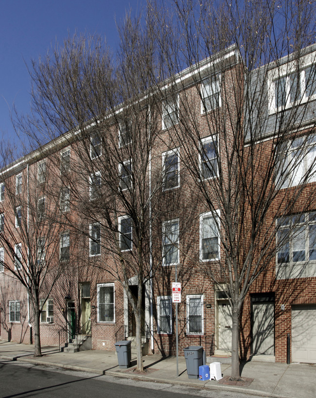 913-915 Lombard St in Philadelphia, PA - Foto de edificio - Building Photo