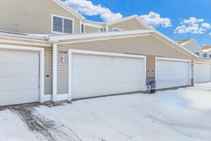 2725 Rainbow Ave in Bloomington, IL - Building Photo