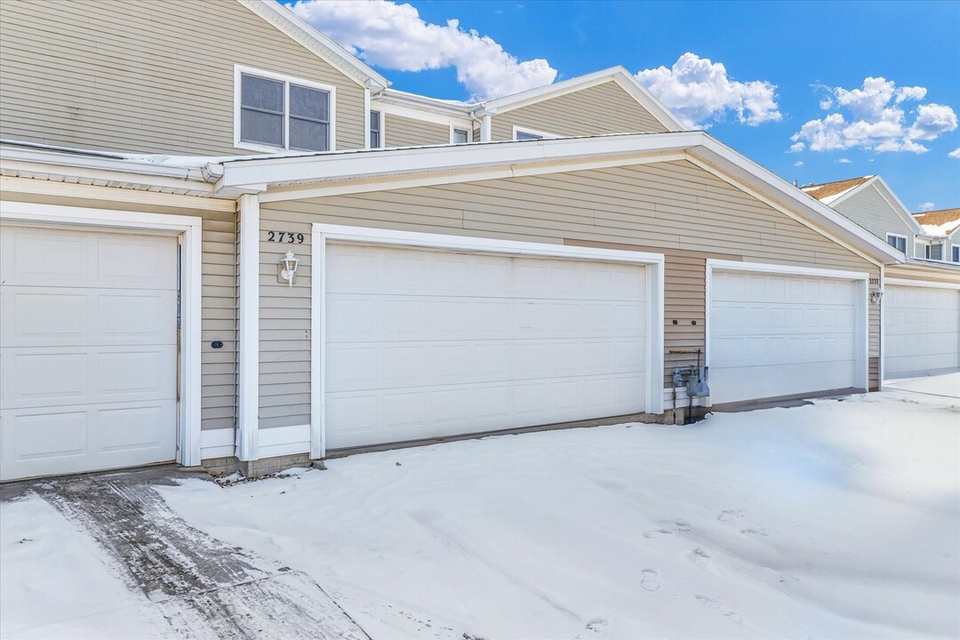 2735 Rainbow Ave in Bloomington, IL - Building Photo