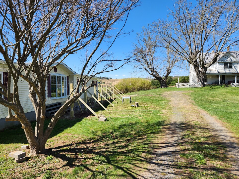 2161 Indian Valley Rd in Willis, VA - Building Photo