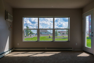 Arbor Courts in Fargo, ND - Building Photo - Building Photo