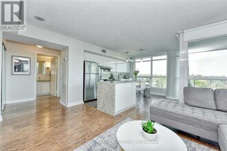 15-615 Singer Ct in Toronto, ON - Building Photo - Building Photo