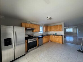 1112 Mile Square Rd in Yonkers, NY - Building Photo - Building Photo