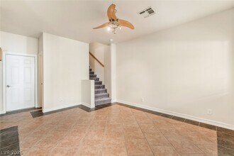 1205 Dusty Creek St in Las Vegas, NV - Foto de edificio - Building Photo