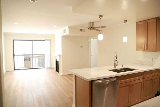 Vista Luxury Investments, LLC in Los Angeles, CA - Foto de edificio - Interior Photo