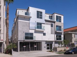 Lindblade Lofts in Los Angeles, CA - Foto de edificio - Building Photo