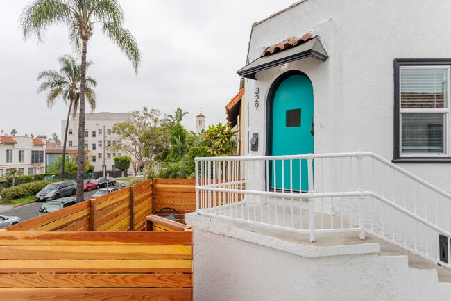 329 N Alexandria Ave