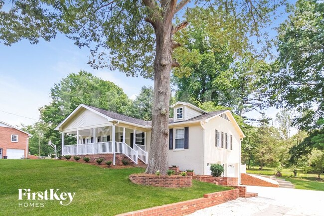 6101 Bobbybrook Dr in Clemmons, NC - Foto de edificio - Building Photo