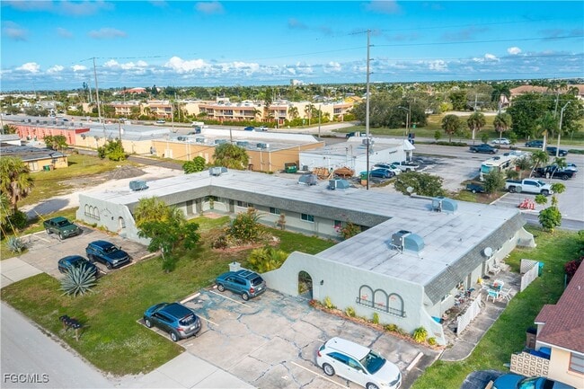 2927 SE 15th Pl in Cape Coral, FL - Building Photo - Building Photo