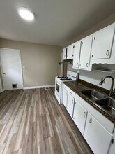 4023 Valley View Dr in Louisville, KY - Building Photo - Building Photo