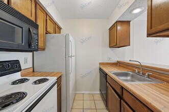 9520 Royal Ln in Dallas, TX - Building Photo - Building Photo