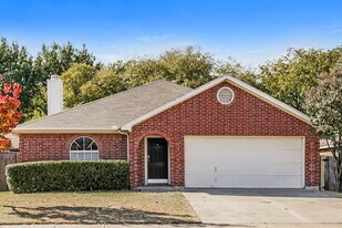 617 Sawyer Dr in Saginaw, TX - Building Photo