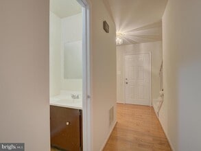 9867 High Water Ct in Burke, VA - Building Photo - Building Photo