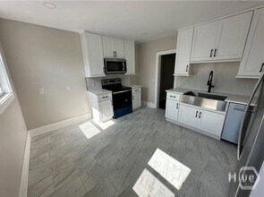 221 W Duffy St in Savannah, GA - Building Photo - Building Photo