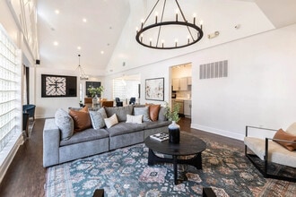 Crestline Cary in Cary, NC - Foto de edificio - Interior Photo