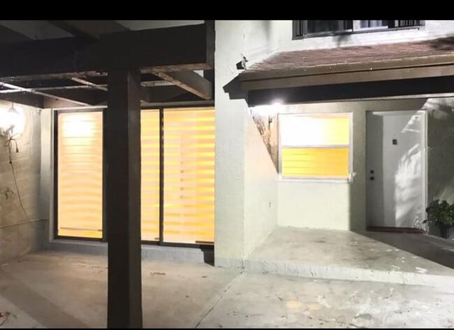 10030 NW 9th St Cir in Miami, FL - Building Photo - Building Photo