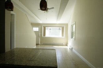 95 E Grand Ave in New Haven, CT - Foto de edificio - Building Photo