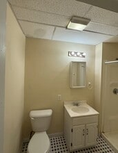 92 West St, Unit 1 in Worcester, MA - Foto de edificio - Building Photo