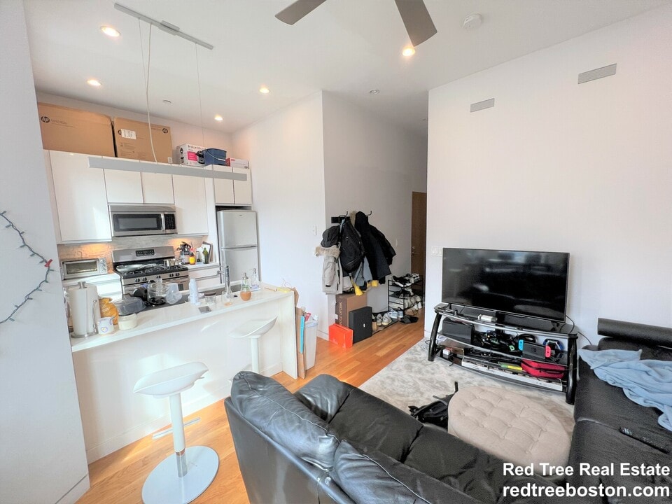 1607 Tremont St in Boston, MA - Building Photo