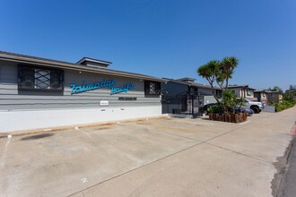 Talmadge Pacific Apartments in San Diego, CA - Foto de edificio - Interior Photo