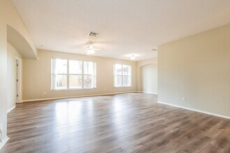 1760 Sparkling Water Cir in Ocoee, FL - Building Photo - Building Photo