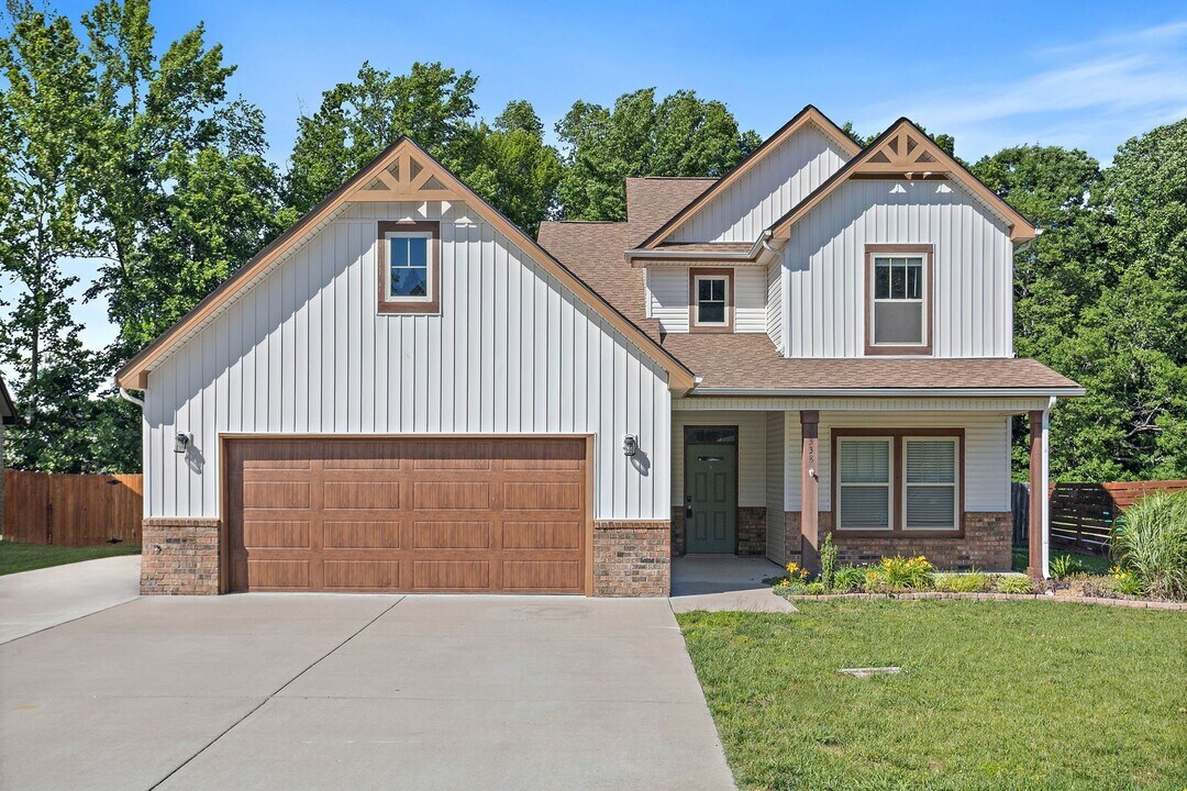 338 Crusaw Dr in Clarksville, TN - Building Photo