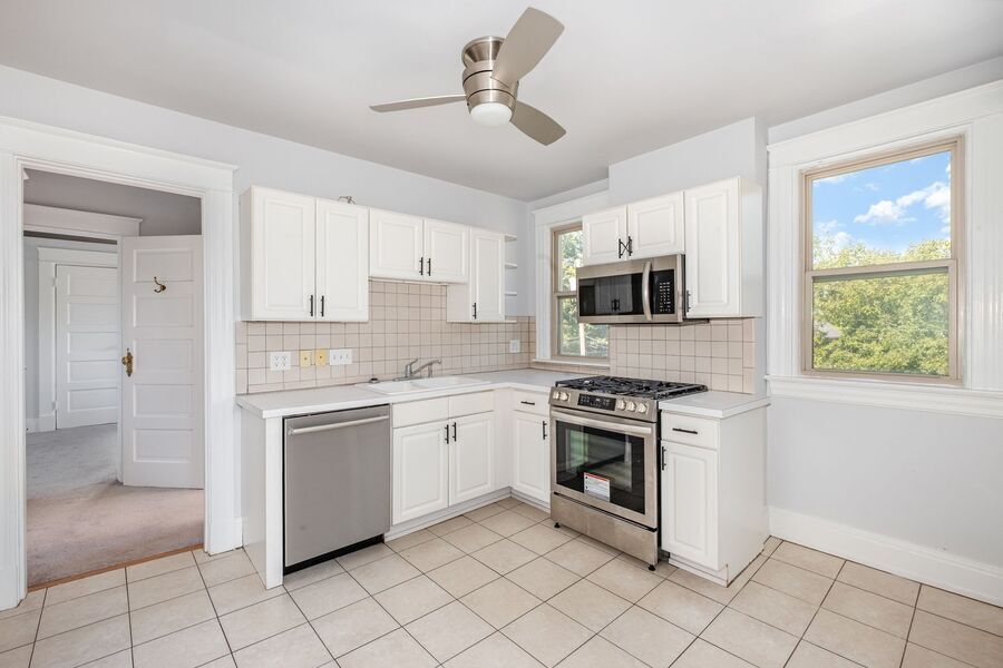 2744 Madison Rd in Cincinnati, OH - Building Photo
