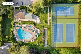 50 Hubbard Ln in Southampton, NY - Building Photo - Building Photo