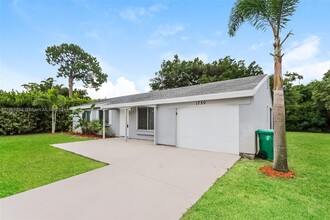 1750 SE Elkhart Terrace in Port St. Lucie, FL - Building Photo - Building Photo