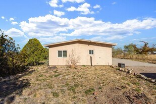 7245 S Cole Ln in Hereford, AZ - Building Photo